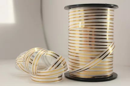 Лента с золотой полосой Белая